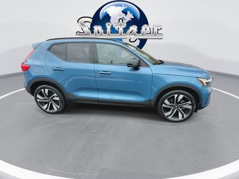Used 2023 Volvo XC40 B5 Plus w/ Climate Package image 11