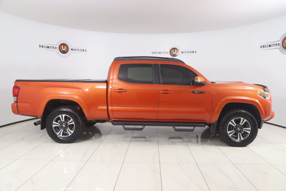 Used 2016 Toyota Tacoma TRD Sport w/ Towing Package AWD/4WD image 2