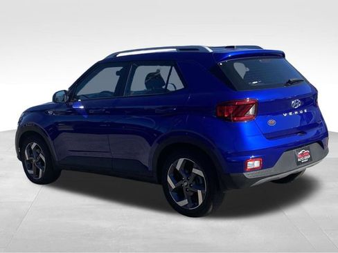 Used 2024 Hyundai Venue SEL image 5