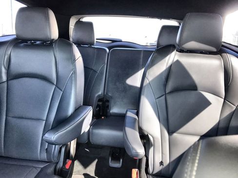 Used 2023 Buick Enclave Essence image 23