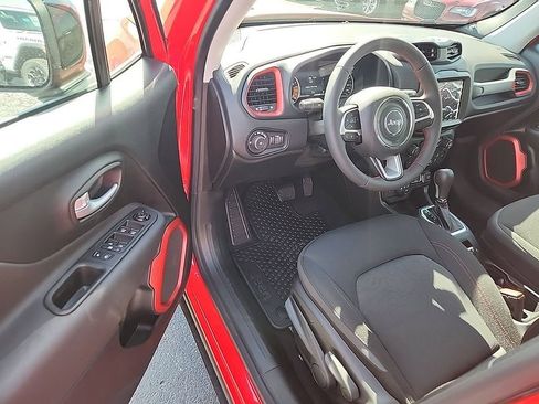 Used 2023 Jeep Renegade Trailhawk image 3