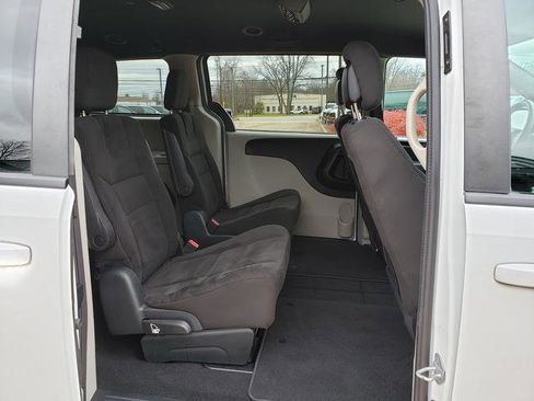 Used 2016 Dodge Grand Caravan SE image 15