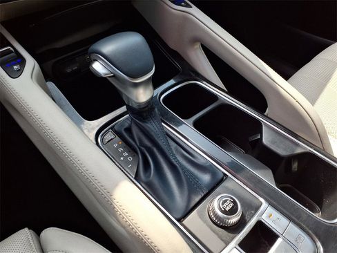 Used 2024 Kia Telluride SX image 18