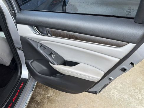 Used 2018 Honda Accord Touring image 15
