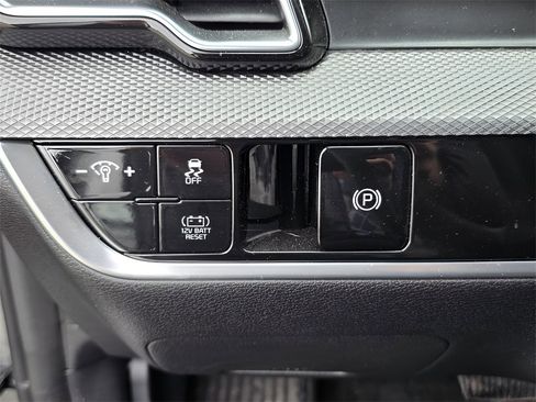Used 2024 Kia Sportage LX image 24
