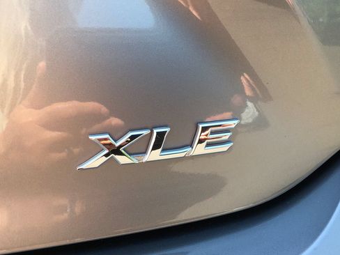 Used 2025 Toyota Camry XLE AWD/4WD image 7