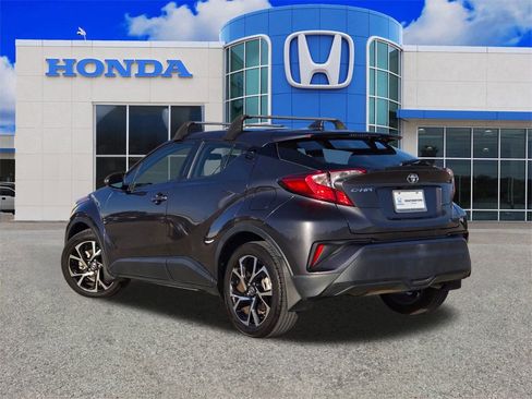 Used 2021 Toyota C-HR XLE image 5