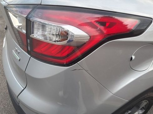 Used 2017 Ford Escape SE w/ Equipment Group 201A image 6