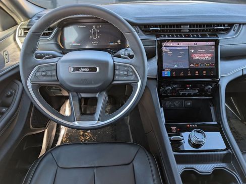 Used 2025 Jeep Grand Cherokee L Limited image 18