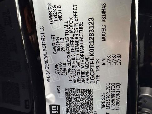 Certified 2024 Chevrolet Colorado ZR2 w/ Safety Package AWD/4WD image 18