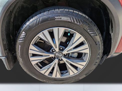 Used 2023 Nissan Rogue SV FWD image 11