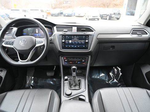 Used 2024 Volkswagen Tiguan SE image 11