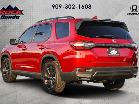 Used 2025 Honda Pilot Sport image 7