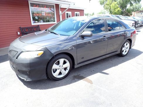 Used 2010 Toyota Camry SE FWD image 3