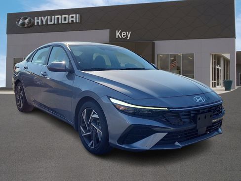 Certified 2025 Hyundai Elantra Limited FWD image 1