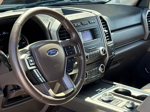 Used 2018 Ford Expedition XLT image 18