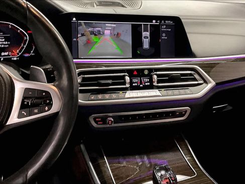 Used 2019 BMW X5 xDrive50i w/ M Sport Package image 9