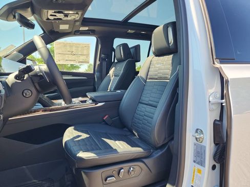 New 2026 Cadillac Escalade Platinum Sport w/ LPO, Floor Liner Package AWD/4WD image 3