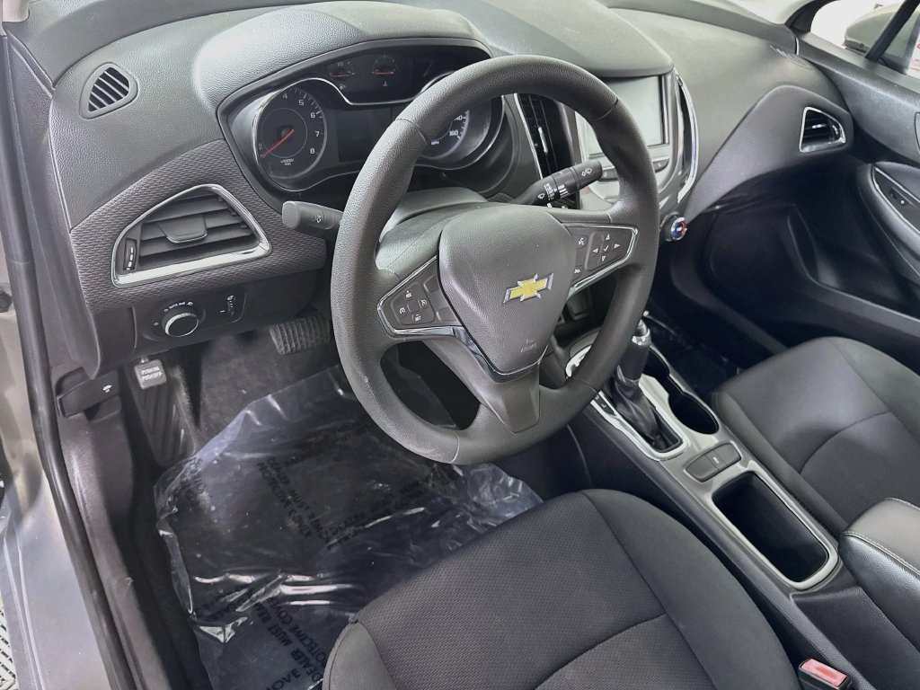 Used 2017 Chevrolet Cruze LT FWD image 16