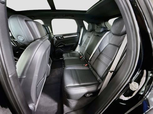 Used 2023 Porsche Cayenne Platinum Edition AWD/4WD image 25
