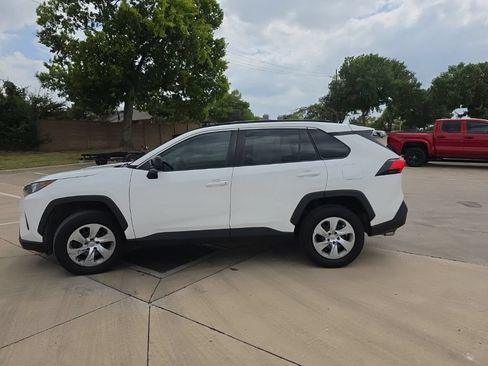 Used 2019 Toyota RAV4 LE FWD image 5