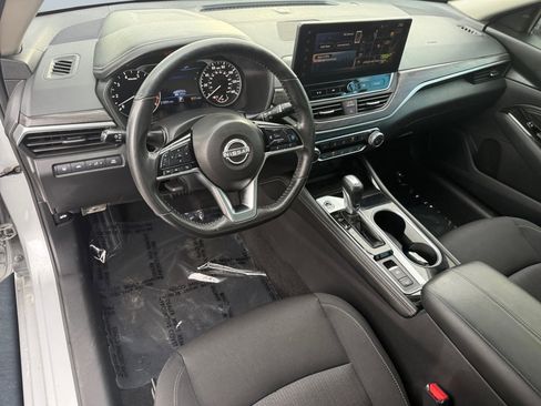 Used 2023 Nissan Altima 2.5 SV w/ SV Premium Package image 13