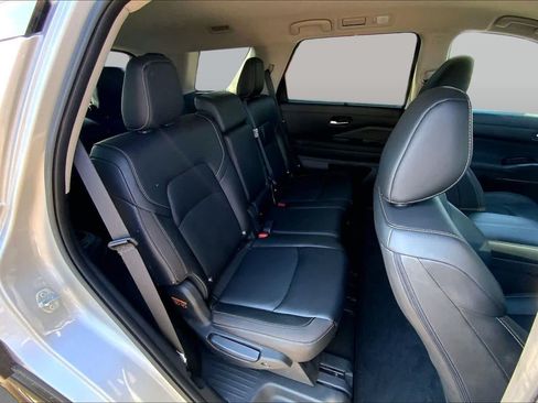 Used 2024 Nissan Pathfinder SL FWD image 20