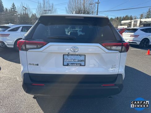 Used 2024 Toyota RAV4 LE image 9