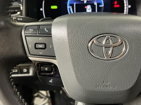 Used 2025 Toyota Camry SE FWD image 19