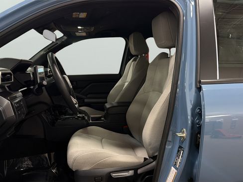 Used 2025 Toyota 4Runner SR5 AWD/4WD image 23