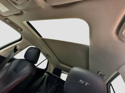 Used 2023 Buick Envision Essence w/ Technology Package I AWD/4WD image 23