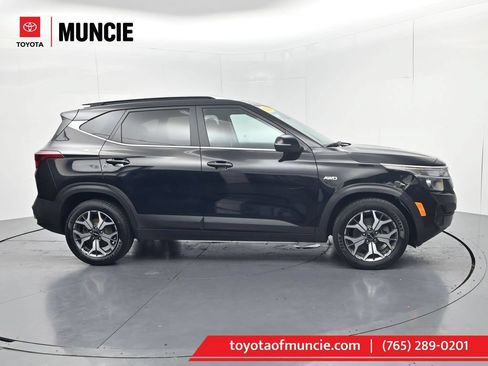 Used 2023 Kia Seltos EX AWD/4WD image 1