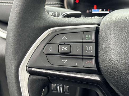 Used 2023 Jeep Grand Cherokee L Laredo image 8