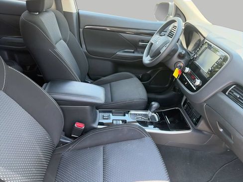 Used 2020 Mitsubishi Outlander ES FWD image 8