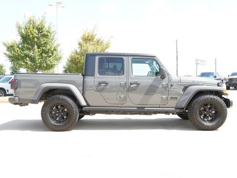 Used 2021 Jeep Gladiator Sport AWD/4WD image 9