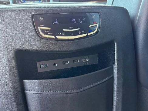 Used 2018 Cadillac Escalade Premium Luxury AWD/4WD image 30