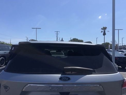 Used 2020 Ford Explorer XLT RWD image 8