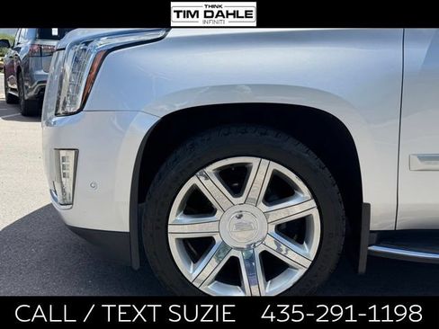 Used 2019 Cadillac Escalade Premium Luxury AWD/4WD image 7