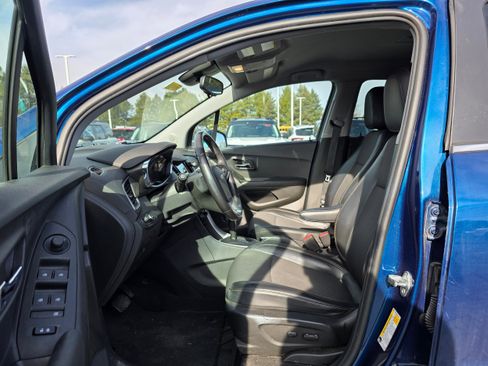 Used 2019 Chevrolet Trax LT w/ LT Convenience Package image 18