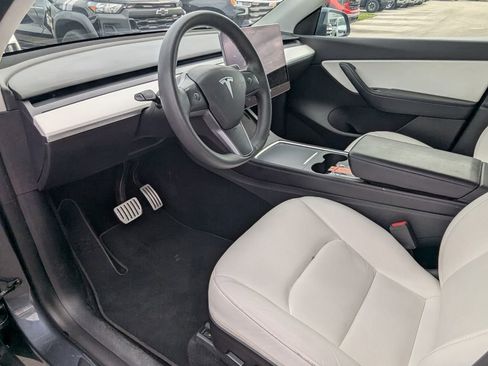Used 2022 Tesla Model Y Performance image 24