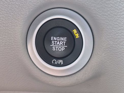 Used 2019 Chrysler Pacifica Touring-L FWD image 36