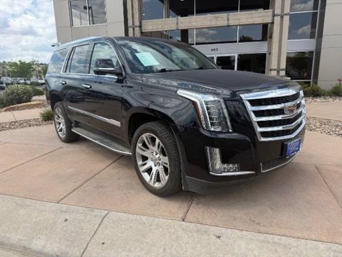Used 2016 Cadillac Escalade Luxury AWD/4WD image 4