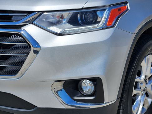 Used 2018 Chevrolet Traverse LT image 9