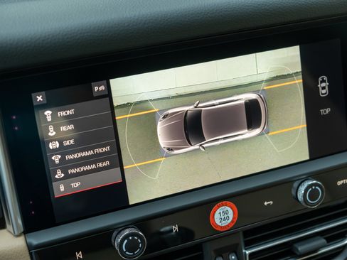 Certified 2024 Porsche Macan AWD/4WD image 34