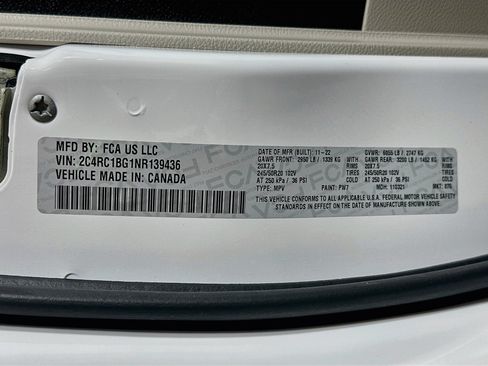 Used 2022 Chrysler Pacifica Touring-L w/ Uconnect Theater Family Group FWD image 33