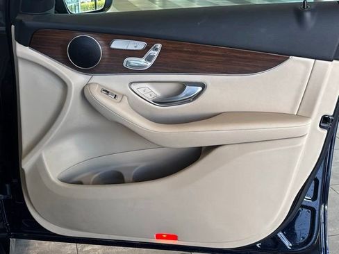 Used 2022 Mercedes-Benz GLC 300 4MATIC image 27