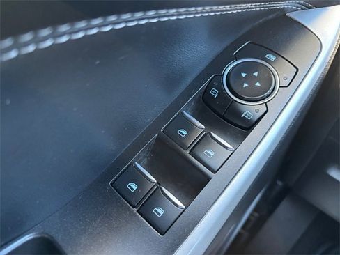 Used 2021 Ford Explorer XLT w/ Equipment Group 202A image 16