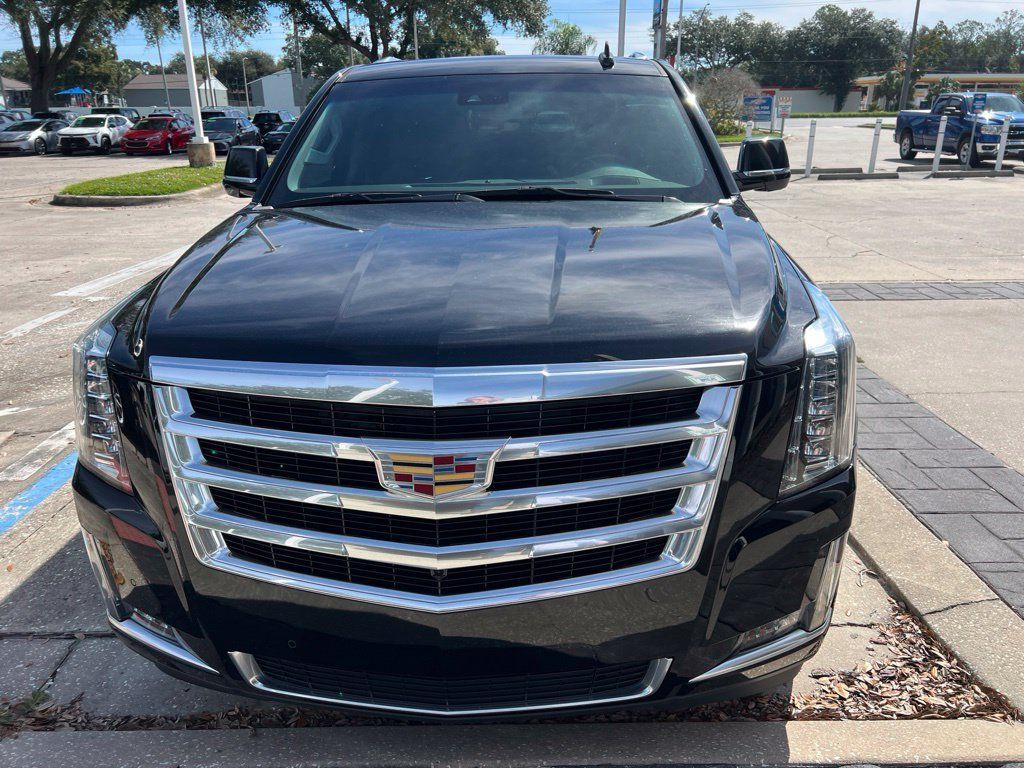 Used 2020 Cadillac Escalade Luxury RWD image 2