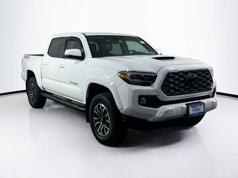Used 2021 Toyota Tacoma TRD Sport image 3