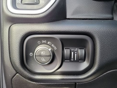Used 2019 RAM 1500 Big Horn RWD image 14